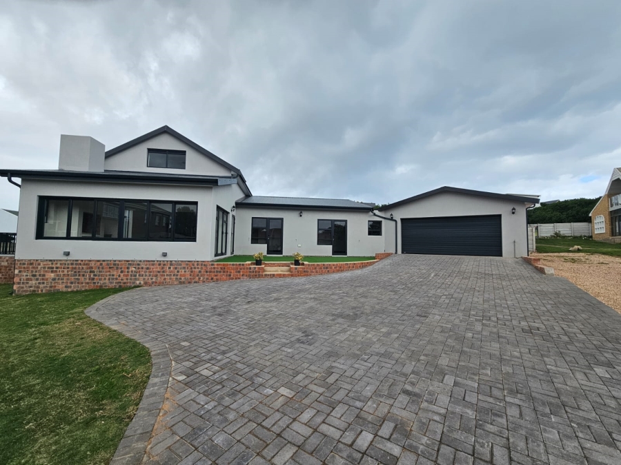 4 Bedroom Property for Sale in Stilbaai Wes Western Cape